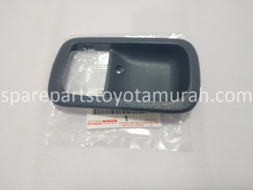 Bezel Cover Handle Dalam Kiri Original Toyota Land Cruiser VX80